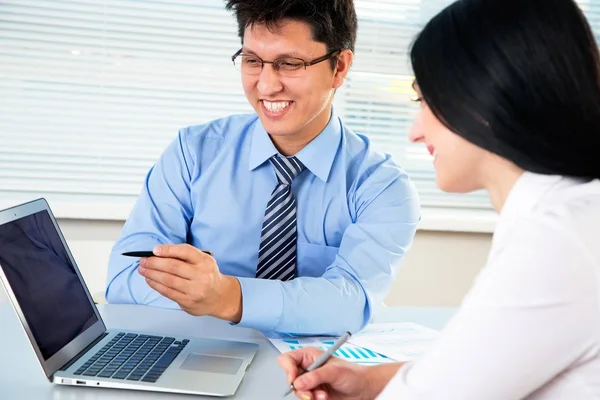 Mensen Uit Het Bedrijfsleven Werken Hun Zakelijk Project Samen Kantoor — Stockfoto