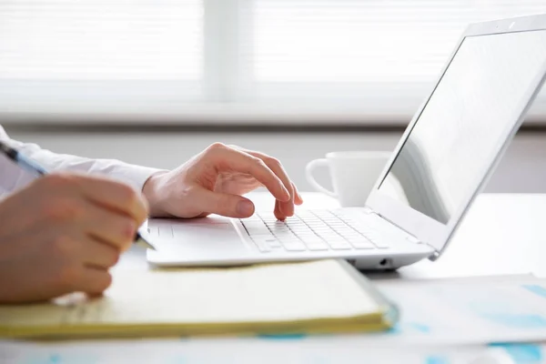 Businessman working in an office — Stock Photo, Image