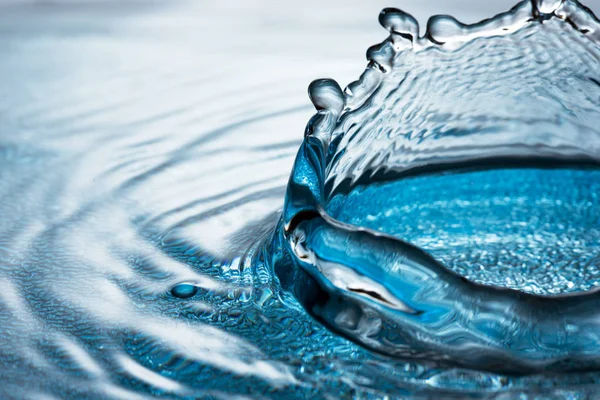 Hermoso chorro de agua — Foto de Stock