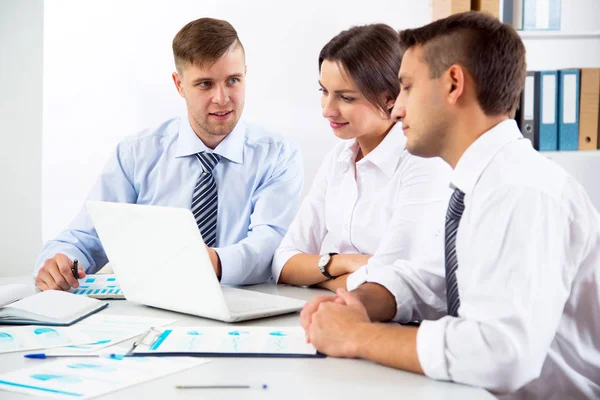 Gente Negocios Que Tiene Reunión Oficina Moderna — Foto de Stock