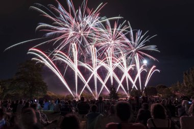 Köy festivallerinde havai fişekler