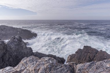Galiçya 'nın engebeli sahillerinde