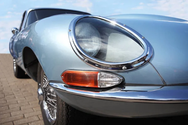 Jaguar retro car and Lucas headlight at motor show, Belarus, Minsk, may, 07.2016: International festival of retro cars "Retrominsk". — Stock Photo, Image