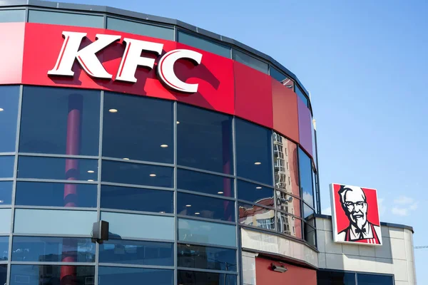 Minsk, Weißrussland, 10. Juli 2017: kfc-Schnellrestaurant. — Stockfoto