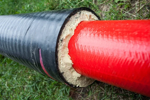 İzolasyon. Boru ile ısı yalıtımı.