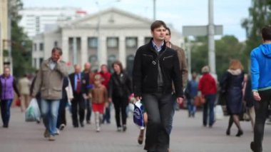 Minsk, Beyaz Rusya - iune 25, 2014 - yaştan gün boyunca yürüyüş farklı gidip