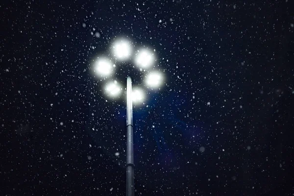 Neve Caindo Luz Uma Lanterna — Fotografia de Stock