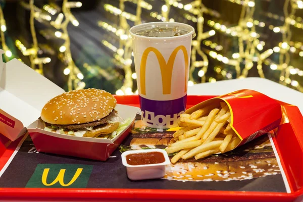 Мінськ Січня 2018 Біг Мак Гамбургер Меню Ресторані Mcdonald — стокове фото