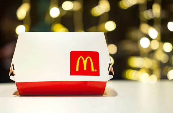 Mińsk Białoruś Stycznia 2018 Big Mac Box Logo Mcdonald Stole — Zdjęcie stockowe