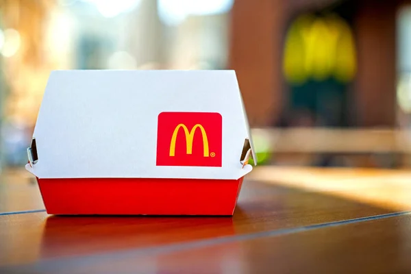 Minsk Bielorussia Luglio 2019 Big Mac Box Con Logo Mcdonald — Foto Stock