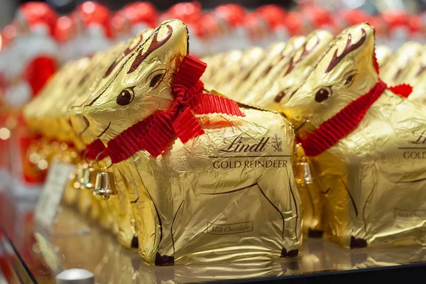 Minsk Belarus Diciembre 2019 Ciervos Chocolate Lindt Listos Para Venta —  Fotos de Stock