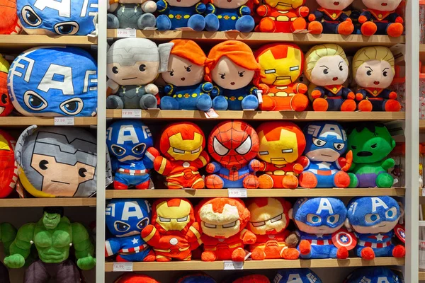 白俄罗斯明斯克 2019年12月20日 Miniso在商店货架上制造的神奇宇宙中的玩具超级英雄 — 图库照片