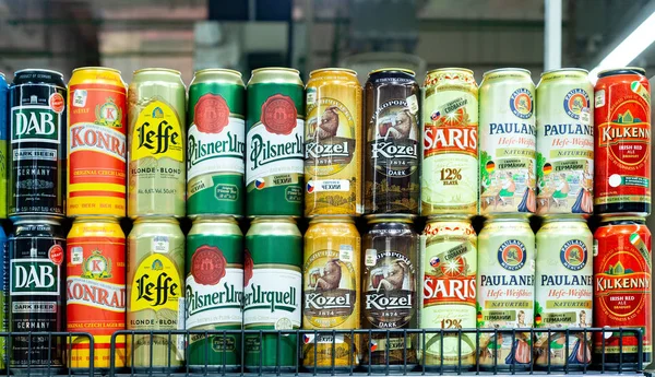 Minsk Belarus Janeiro 2020 Beer Cans Supermarket Shelf Coleção Marcas — Fotografia de Stock