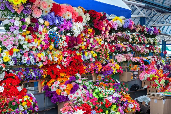 Stort Utbud Konstgjorda Blommor Och Buketter Marknaden — Stockfoto