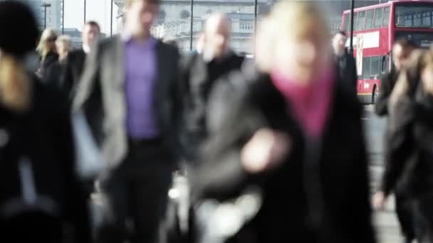 Londres hora de ponta passageiros — Vídeo de Stock