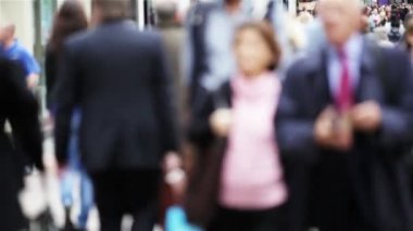 Alışveriş: anonim Londra kalabalık