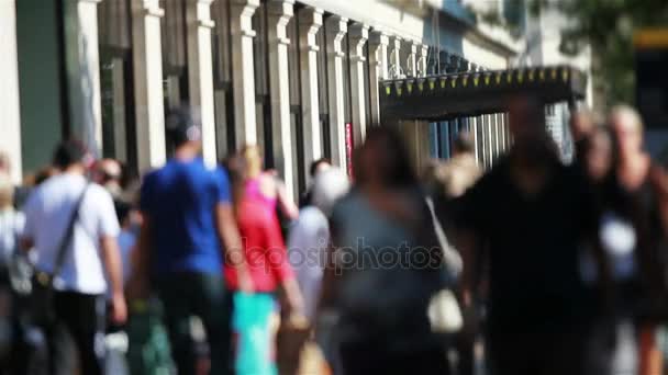 Compradores: multitud anónima de Londres Vídeos De Stock Sin Royalties Gratis