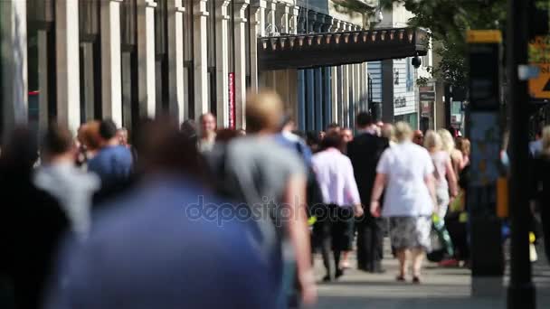 Compradores: multitud anónima de Londres — Vídeo de stock