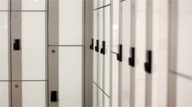Spor salonuna üye çanta soyunma dan alır.