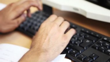 Ofis: yazarak Hint eller