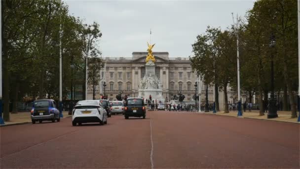 Buckingham Palace And The Mall Static Camera Zoom In Stock