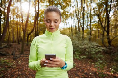 Güzel sporcumuz SMS gönderme