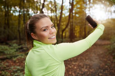 Mutlu sporcumuz kendini fotoğraf çekme