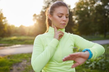 Koşu önce nabız kontrol