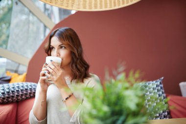 Bir şey hatırlatıyor bu aroma