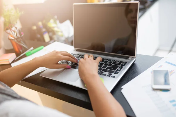 Zu Hause hart arbeiten — Stockfoto