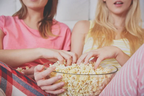 Crunchy snack while watching movies — Stock Photo, Image