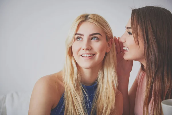 kulağıma fısıldayarak