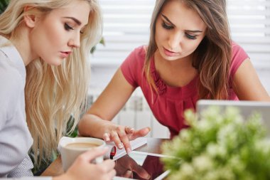 İki güzel benzetmeler tablet kullanma