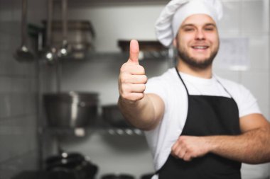 Başparmak yukarıya için taze ve sağlıklı gıda