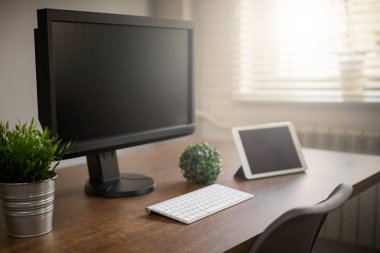 Düz ev ofis tasarlanmıştır