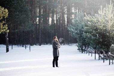 Kış orman geniş açı erkekte