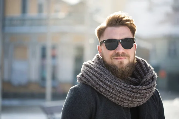 Retrato de invierno del hombre — Foto de Stock