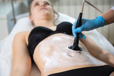 Şevval Özçelik Güzellik kadın thermaslim lavatron terapi alıyor 