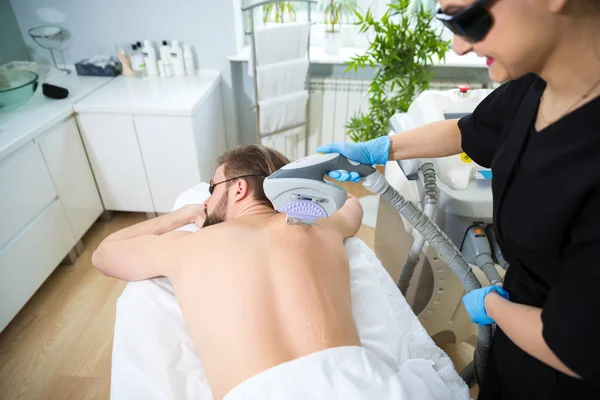 Ipl-Therapie bei Männern — Stockfoto