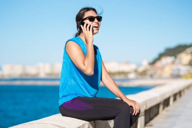 Sporcumuz telefon konuşmak