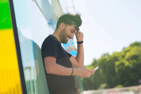 Happy man holding mobile outside — Stock Photo, Image