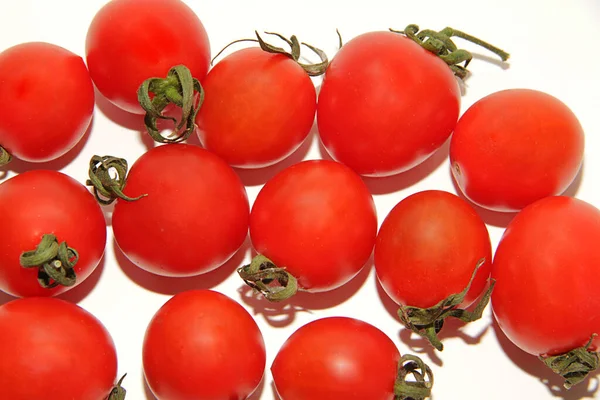 Cereza Tomates Rojos Frescos Tazón Aislado Primer Plano Blanco — Foto de Stock