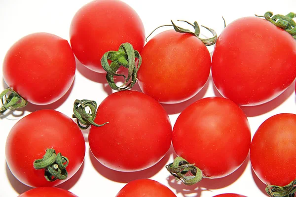 Pomodori Rossi Freschi Ciliegia Una Ciotola Isolata Primo Piano Bianco — Foto Stock