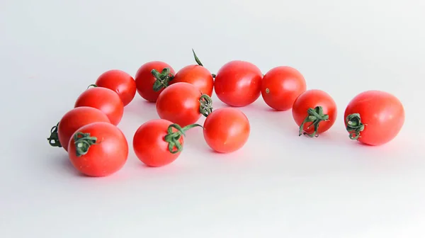 Färska Röda Tomater Körsbär Skål Isolerad Vitt — Stockfoto