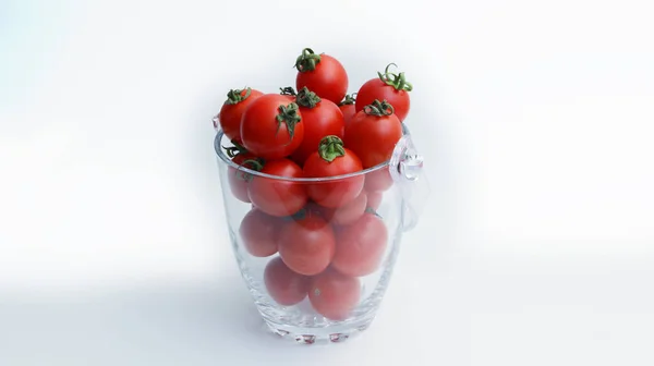 Tomates Frescos Tazón Aislado Sobre Blanco — Foto de Stock