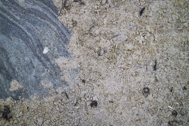 Kayalar ve bir tarla                               