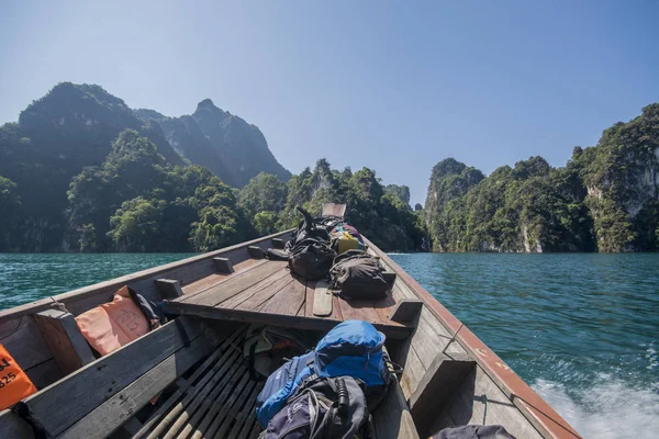 Barco de cola larga en el Parque Nacional Khao Sok — Foto de Stock