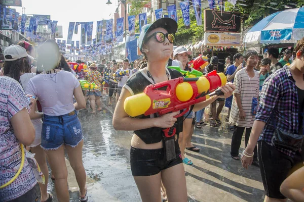 Bangkok Thaïlande Avril 2017 Les Touristes Profitent Avec Pistolet Eau — Photo