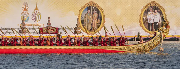 Ensayo completo de la procesión de la barcaza real con Narai Song Suban —  Fotos de Stock