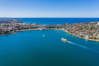 Ünlü Manly Wharf ve Manly, Sydney, Avustralya 'da hava manzarası. Sydney Harbourside 'ın banliyösüne yukarıdan bak. Sydney Kuzey Limanı, Manly ve Manly Rıhtımı 'nda hava manzarası.